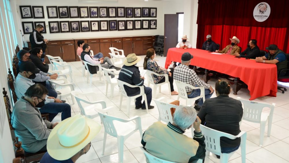 Pactan acuerdos el alcalde, Miguel Ángel Angulo Acosta, y acuicultores de Angostura
