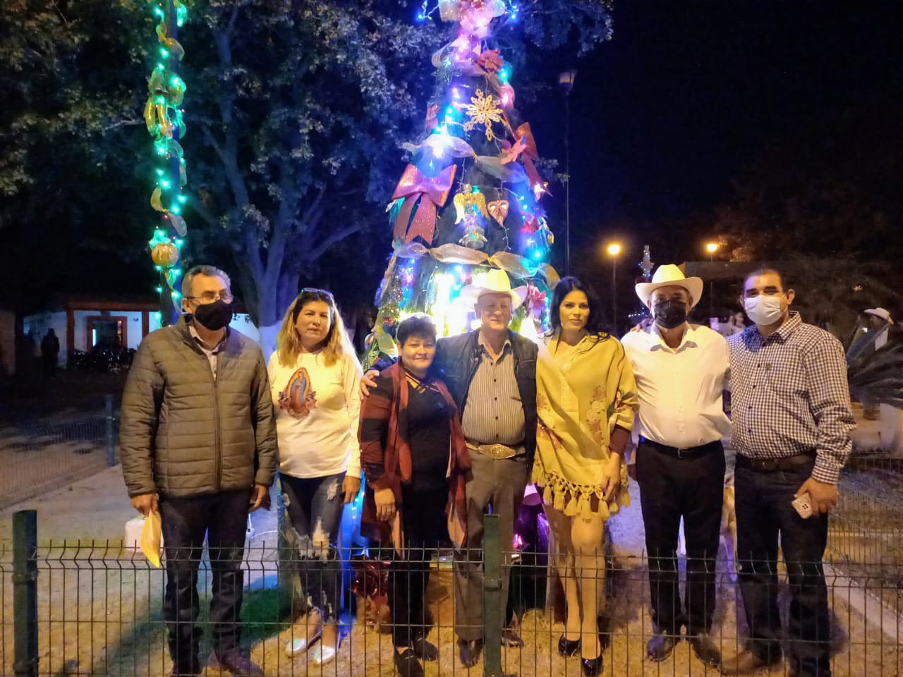 Alcalde, Miguel Ángel Angulo Acosta, enciende el Pino de la Navidad en La Palma