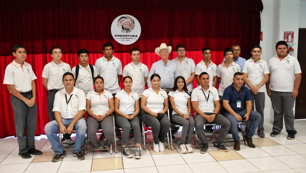 Respalda alcalde, Miguel Ángel Angulo Acosta, logros obtenidos por estudiantes del Cecyte en la educación
