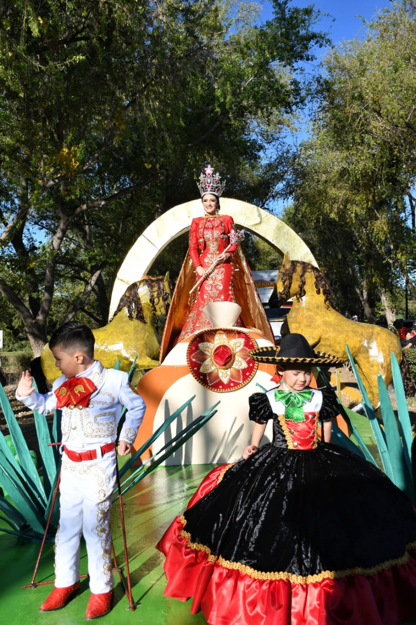 Espectacular primer recorrido de carros alegóricos en el Carnaval Angostura 2023