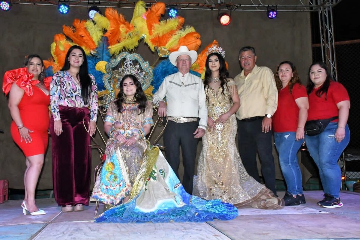 Alcalde, Miguel Ángel Angulo, corona a Kenya Sánchez como Reina de la Octava de Carnaval en La Reforma