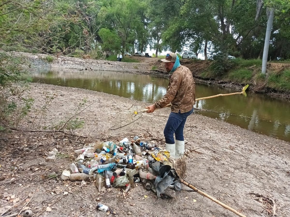 Mantiene Ecología intensas jornadas de limpieza en el río