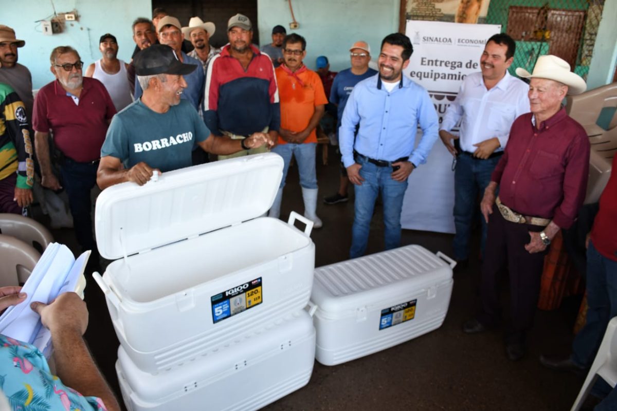 Autoridades de Angostura y Gobierno del Estado entregan apoyo a pescadores de Angostura